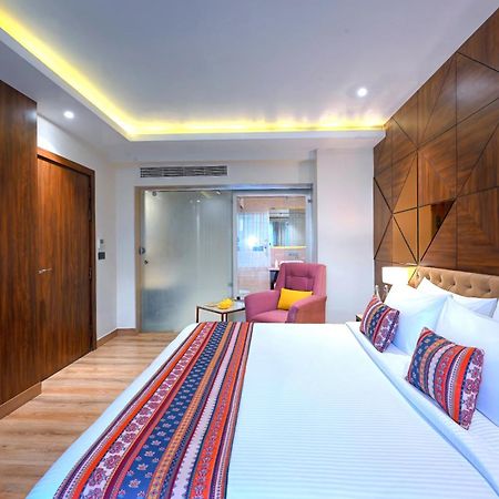 Golden Tulip Agra Hotel Agra  Exterior photo