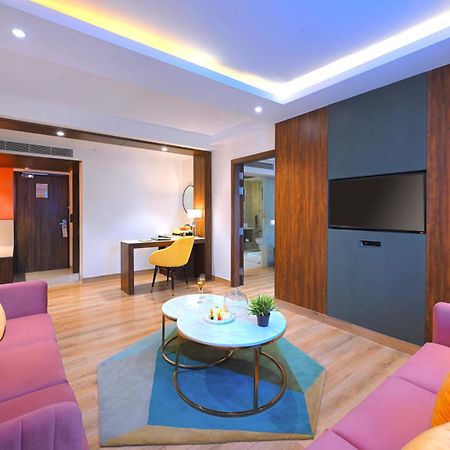 Golden Tulip Agra Hotel Agra  Exterior photo