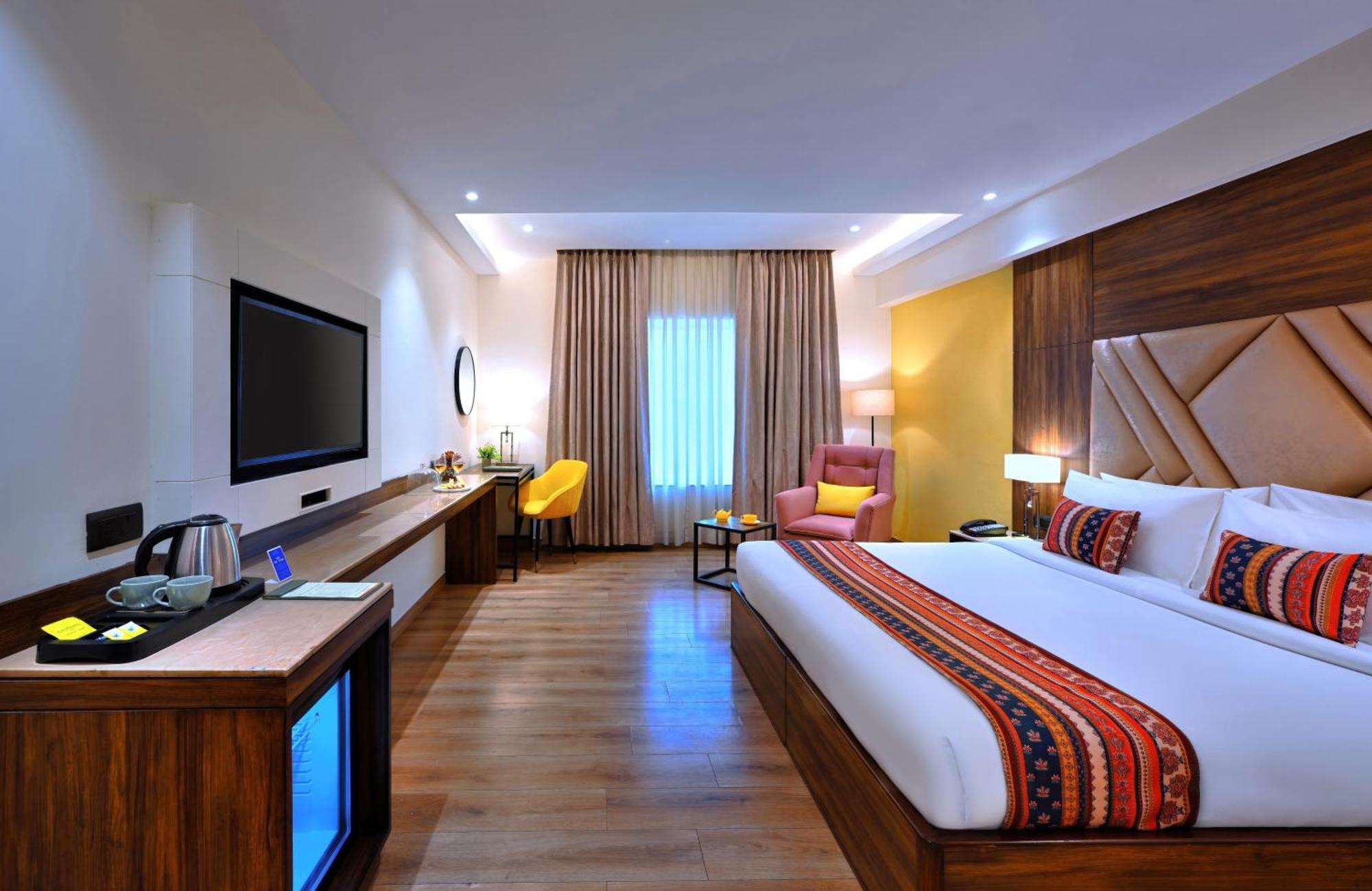 Golden Tulip Agra Hotel Agra  Exterior photo