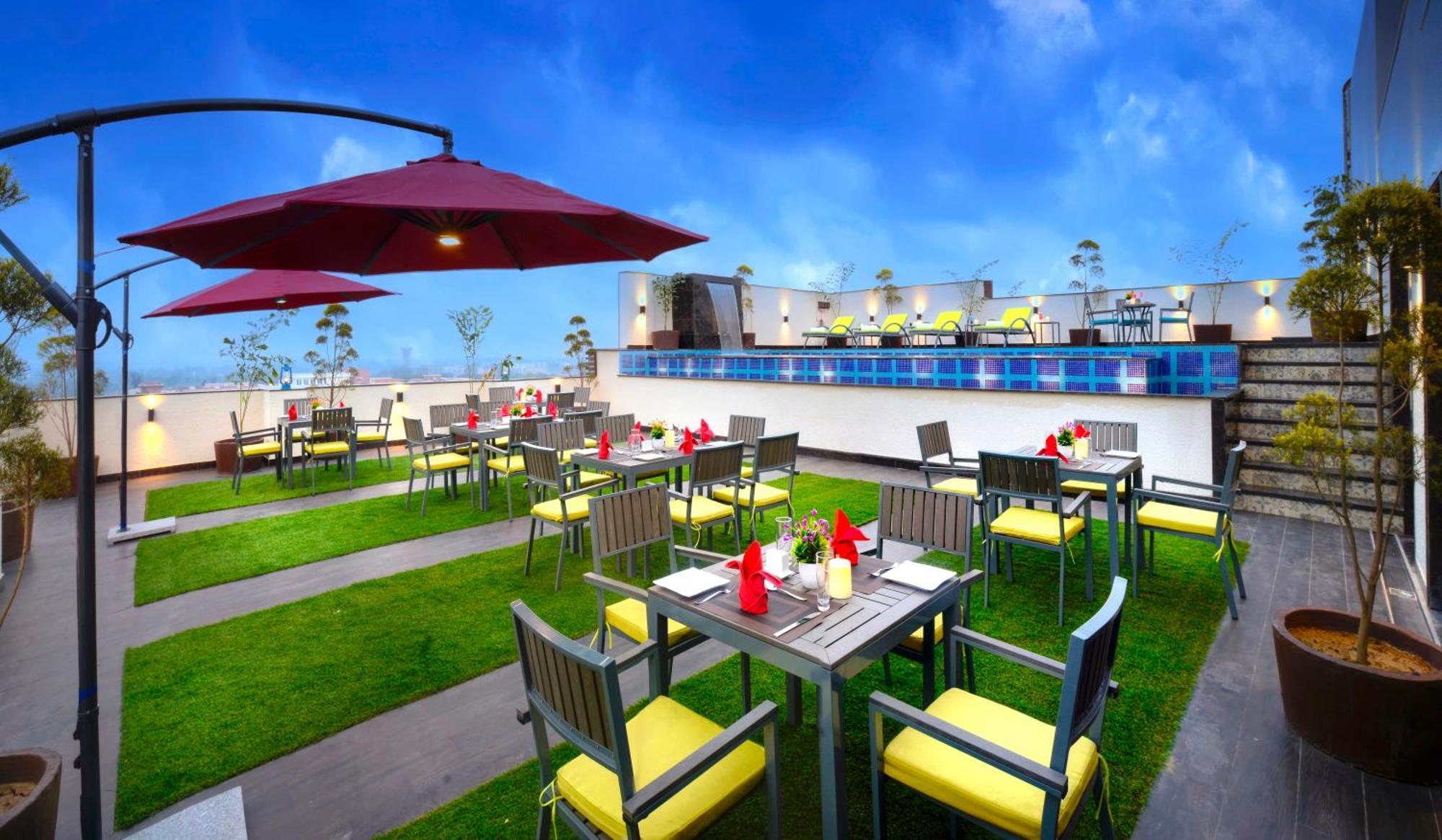 Golden Tulip Agra Hotel Agra  Exterior photo