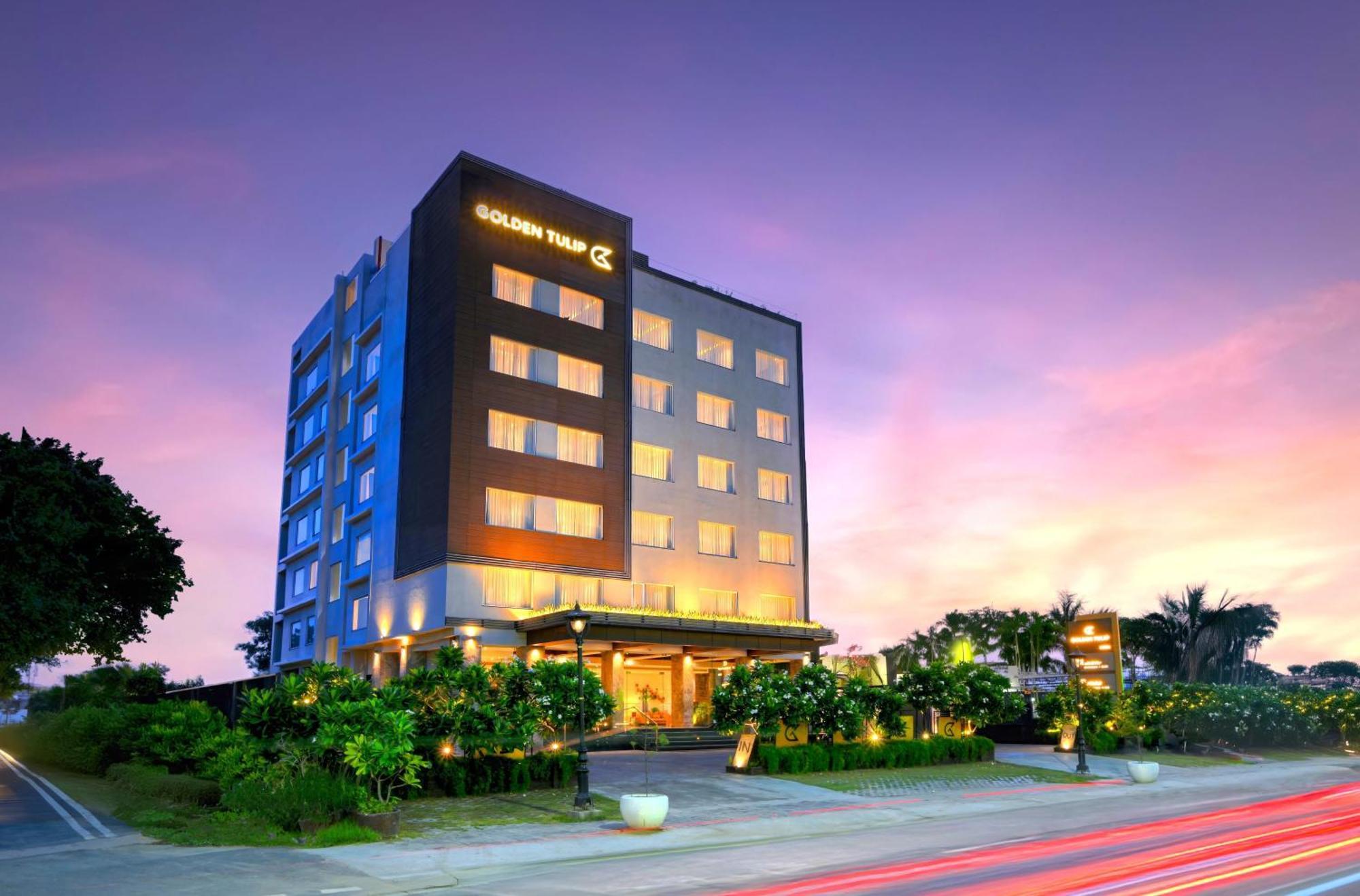 Golden Tulip Agra Hotel Agra  Exterior photo