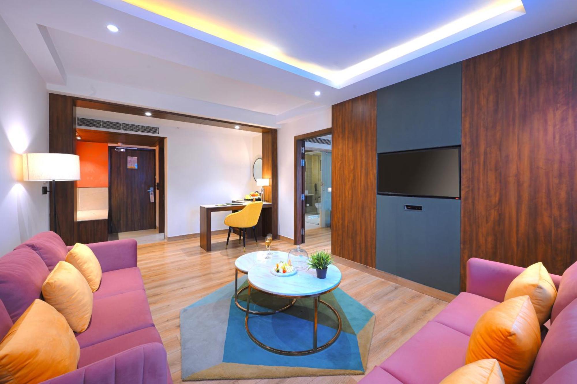 Golden Tulip Agra Hotel Agra  Exterior photo